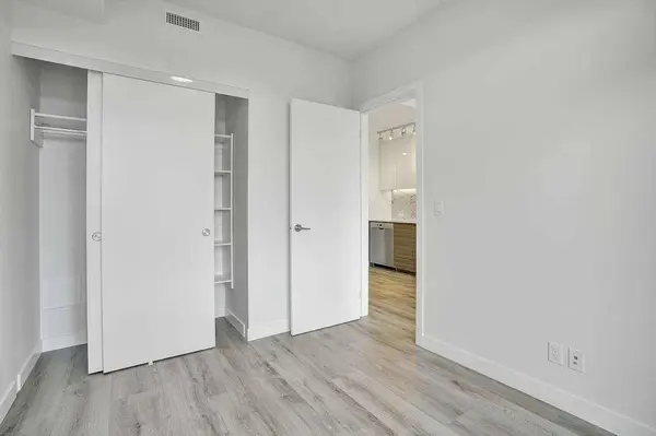 10626 City Pkwy #1202, Surrey, BC V3S 0V1