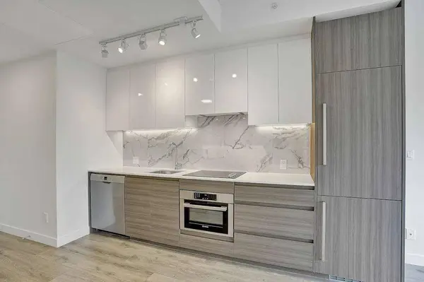 10626 City Pkwy #1202, Surrey, BC V3S 0V1