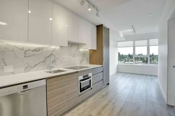 10626 City Pkwy #1202, Surrey, BC V3S 0V1