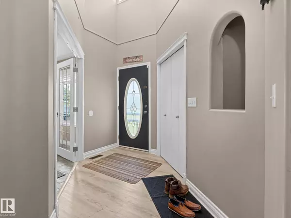 4 ROCHELLE CO, Beaumont, AB T4X 1L5