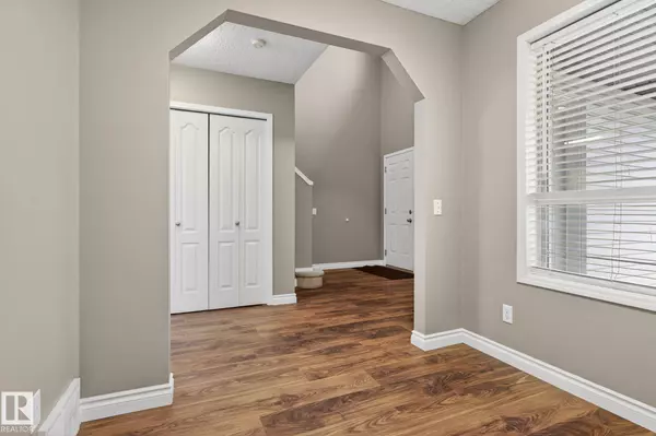 15726 141 ST NW NW, Edmonton, AB T6V 1T4