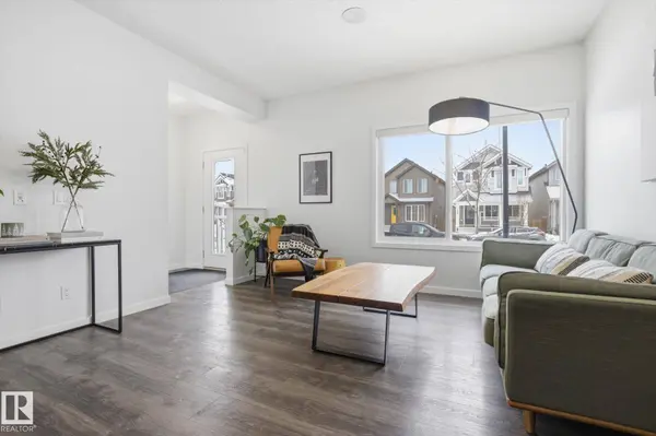 347 Desrochers BV SW, Edmonton, AB T6W 3J2