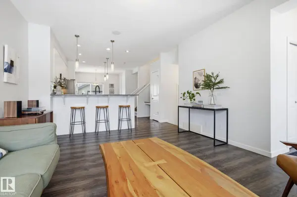 347 Desrochers BV SW, Edmonton, AB T6W 3J2