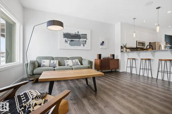 347 Desrochers BV SW, Edmonton, AB T6W 3J2