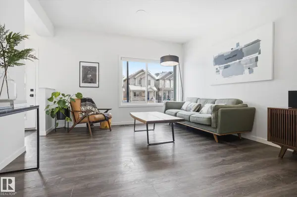 347 Desrochers BV SW, Edmonton, AB T6W 3J2