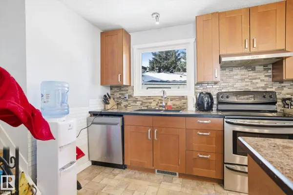 9009 102 AV, Morinville, AB T8R 1B5