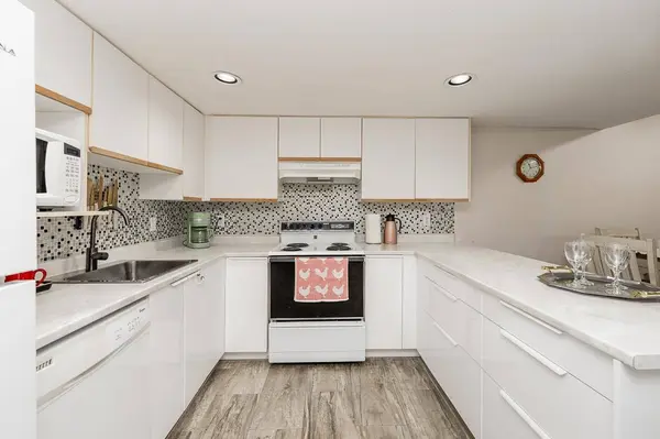 1215 Pacific ST #207, Coquitlam, BC V3B 7M4
