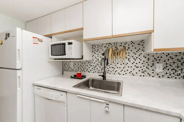 1215 Pacific ST #207, Coquitlam, BC V3B 7M4