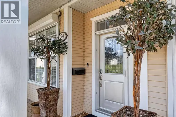 24 Ypres Mews SW, Calgary, AB T2T6L2