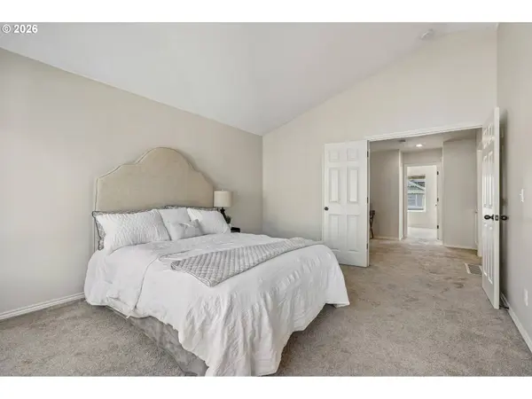 2385 NE 13TH WAY, Hillsboro, OR 97124