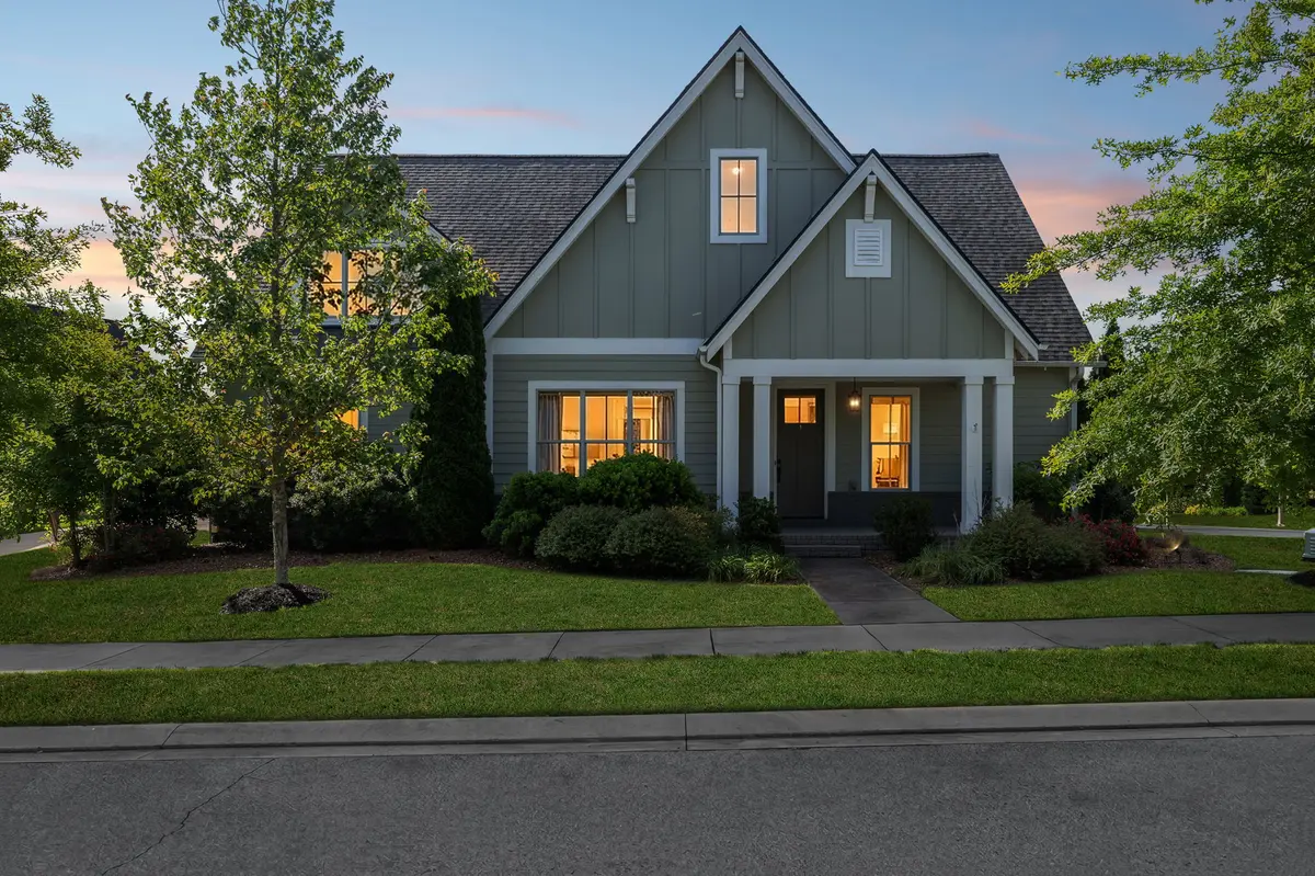 1002 Hornsby Dr, Franklin, TN 37064-3374