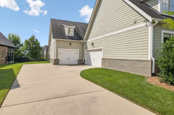 1002 Hornsby Dr, Franklin, TN 37064-3374