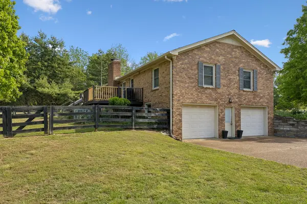 2751 Standing Oaks Dr, Thompson's Station, TN 37179-9756