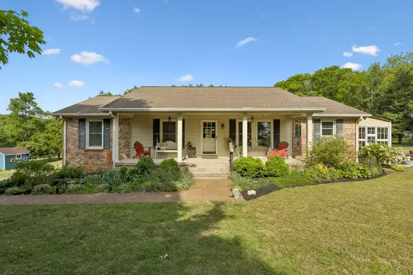 2751 Standing Oaks Dr, Thompson's Station, TN 37179-9756