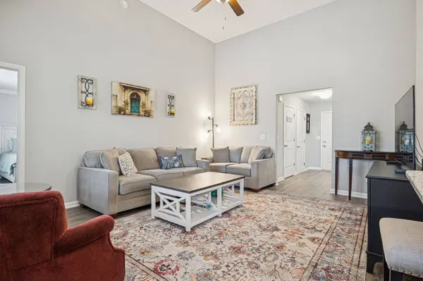 1166 Amber Hills dr, Ashland City, TN 37015