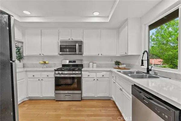 20038 Avenue Of The Oaks, Newhall, CA 91321