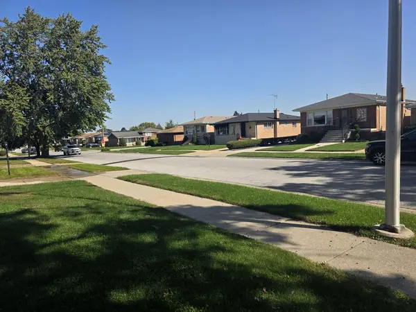 654 Yates AVE, Calumet City, IL 60409