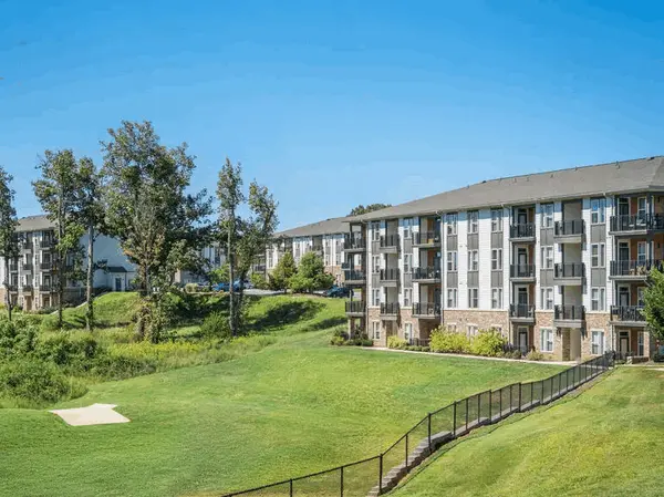 feature image of Hickory Preston Ridge Apartment Complex Sells for $71.3 Million