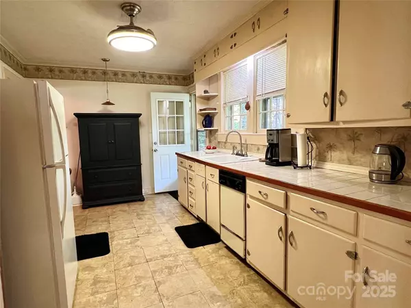 511 Westview ST SW, Lenoir, NC 28645