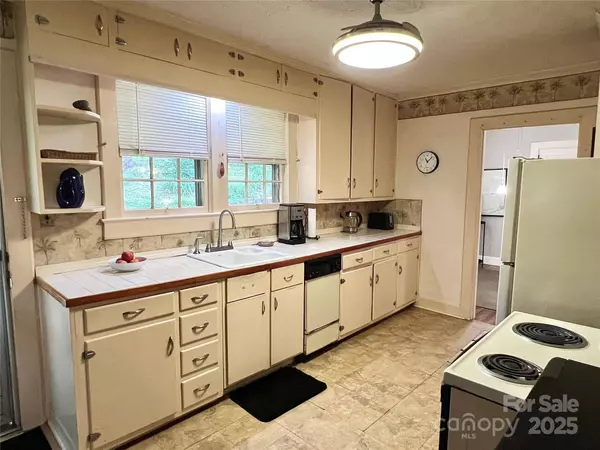 511 Westview ST SW, Lenoir, NC 28645