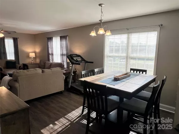 3368 Treadwell LN, Newton, NC 28658