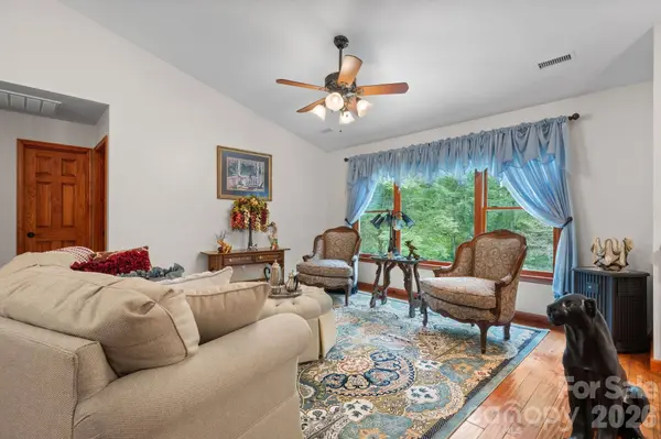 2956 Indian Grave RD, Lenoir, NC 28645