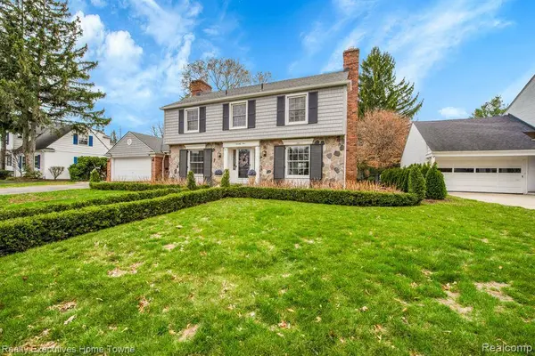 71 MERRIWEATHER Road, Grosse Pointe Farms, MI 48236