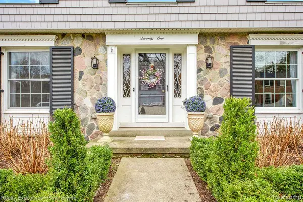 71 MERRIWEATHER Road, Grosse Pointe Farms, MI 48236