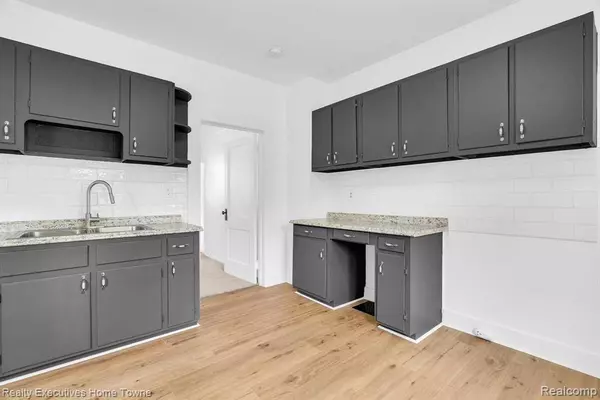 1217 MANSFIELD Street, Port Huron, MI 48060