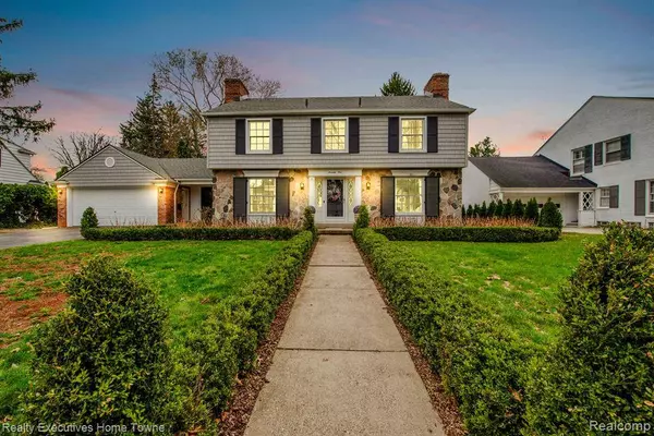 71 MERRIWEATHER Road, Grosse Pointe Farms, MI 48236