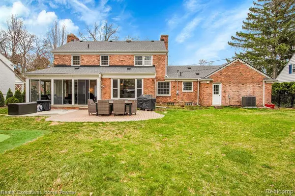 71 MERRIWEATHER Road, Grosse Pointe Farms, MI 48236