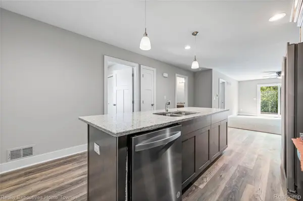 303 Hidden Harbor #2, Marine City, MI 48039