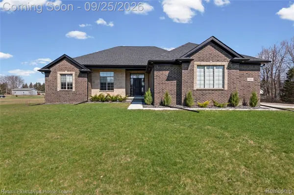 7285 Wood Pointe DR, Almont Township, MI 48003