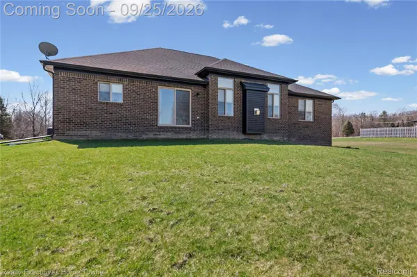7285 Wood Pointe DR, Almont Township, MI 48003