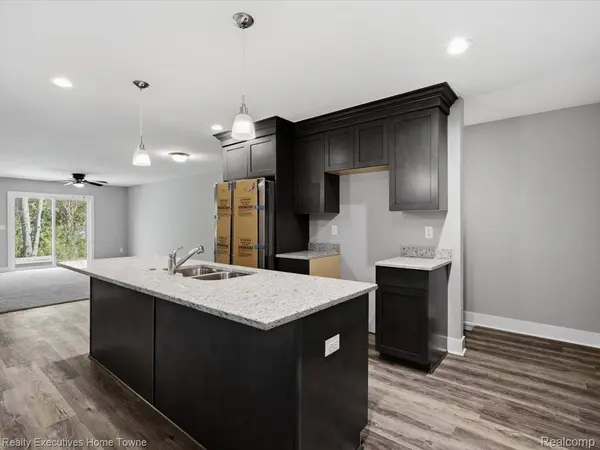 302 HIDDEN HARBOR WAY #25, Marine City, MI 48039