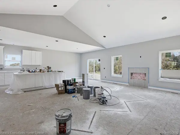 6527 McKinley RD, Cottrellville Township, MI 48039