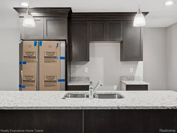 302 HIDDEN HARBOR WAY #25, Marine City, MI 48039