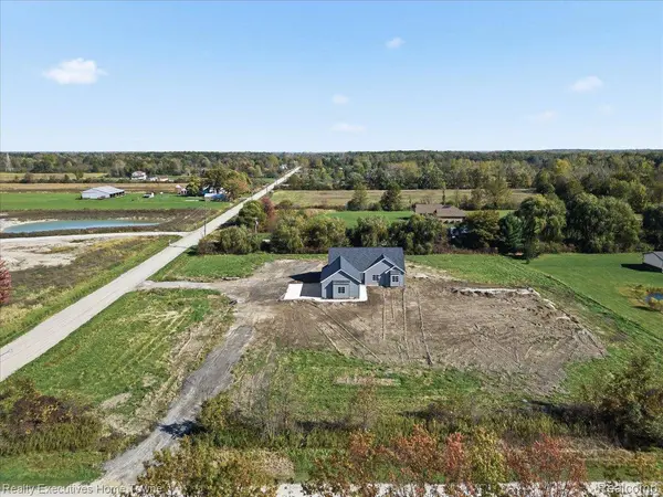 6527 McKinley RD, Cottrellville Township, MI 48039