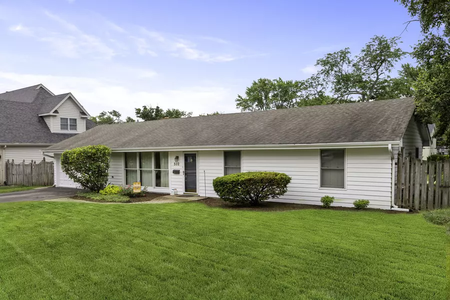532 E Hawthorne Blvd, Wheaton, IL 60187-3626