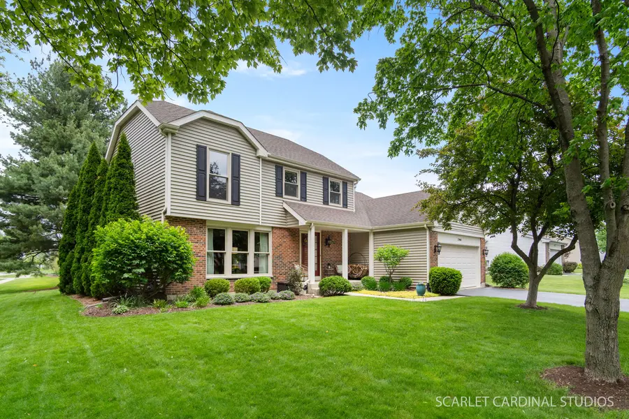 27W180 Chestnut Ln, Winfield, IL 60190-2047