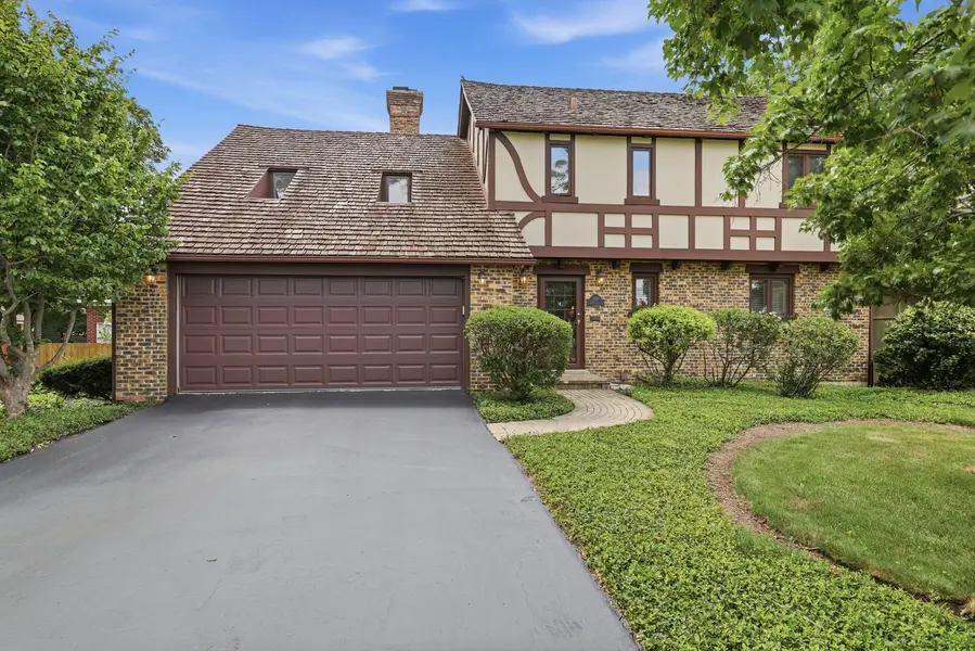 534 E Forest Ave, Wheaton, IL 60187-3836