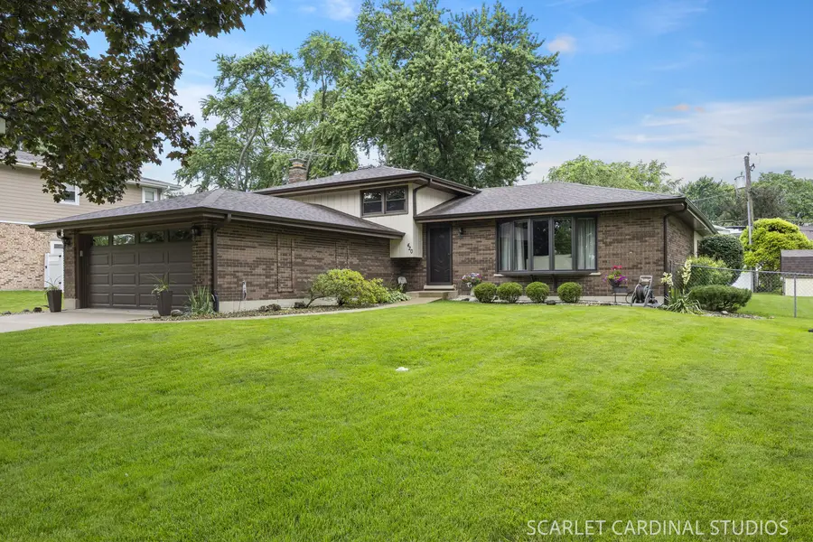 420 Pierce Ave, Roselle, IL 60172-2533
