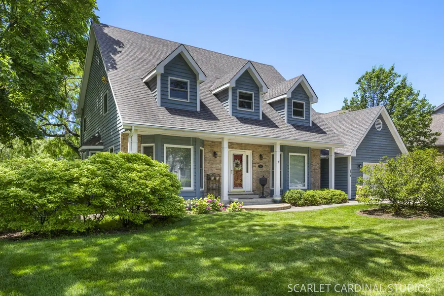 904 Santa Rosa Ave, Wheaton, IL 60187-3827