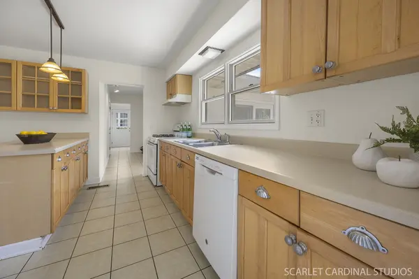 532 E Hawthorne Blvd, Wheaton, IL 60187-3626