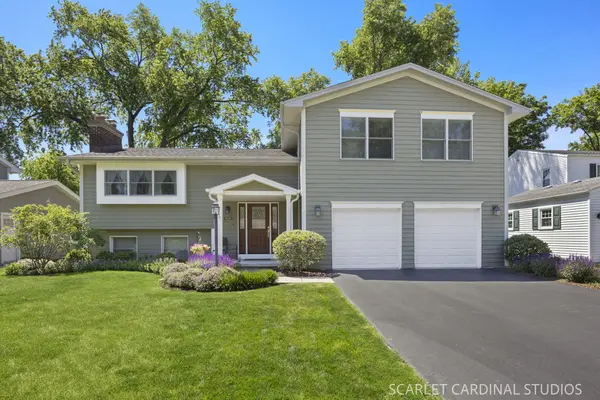1518 Center Ave, Wheaton, IL 60189-6102