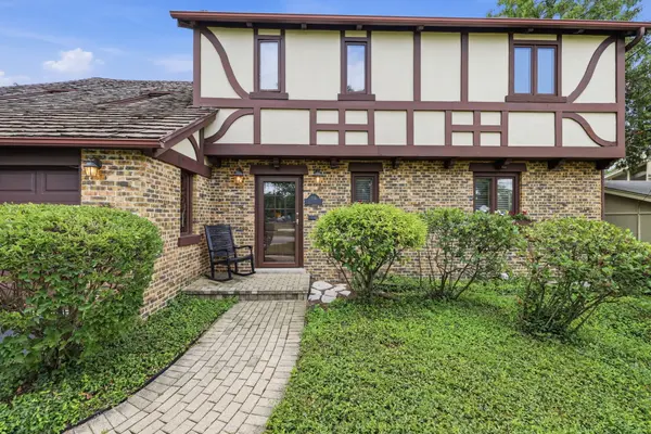 534 E Forest Ave, Wheaton, IL 60187-3836