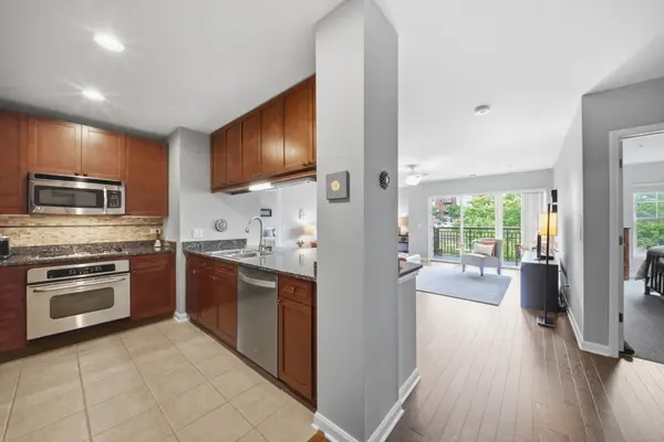 255 E Liberty Dr #305-2, Wheaton, IL 60187-5340