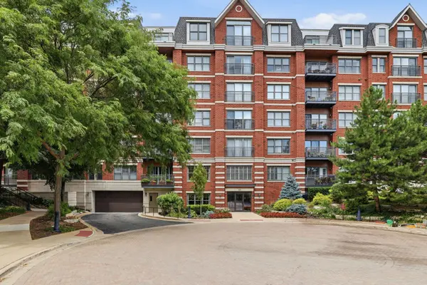 255 E Liberty Dr #305-2, Wheaton, IL 60187-5340