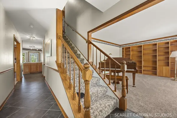 904 Santa Rosa Ave, Wheaton, IL 60187-3827