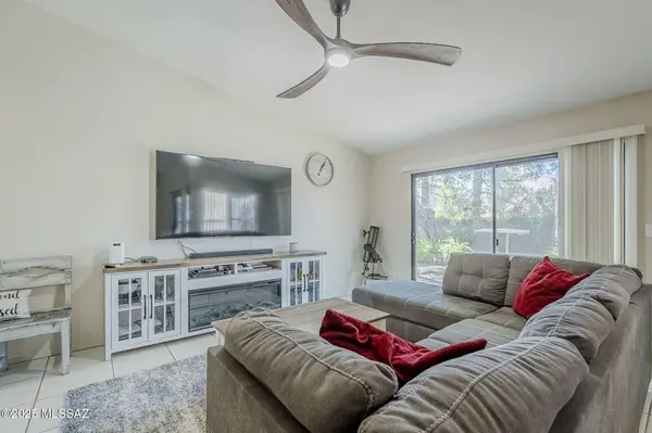 215 N Redcoat Lane, Tucson, AZ 85748